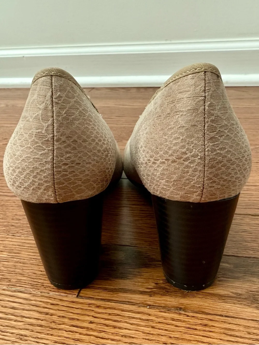 Naturalizer Women's Cream Textured Block Heel Pump, 8.5